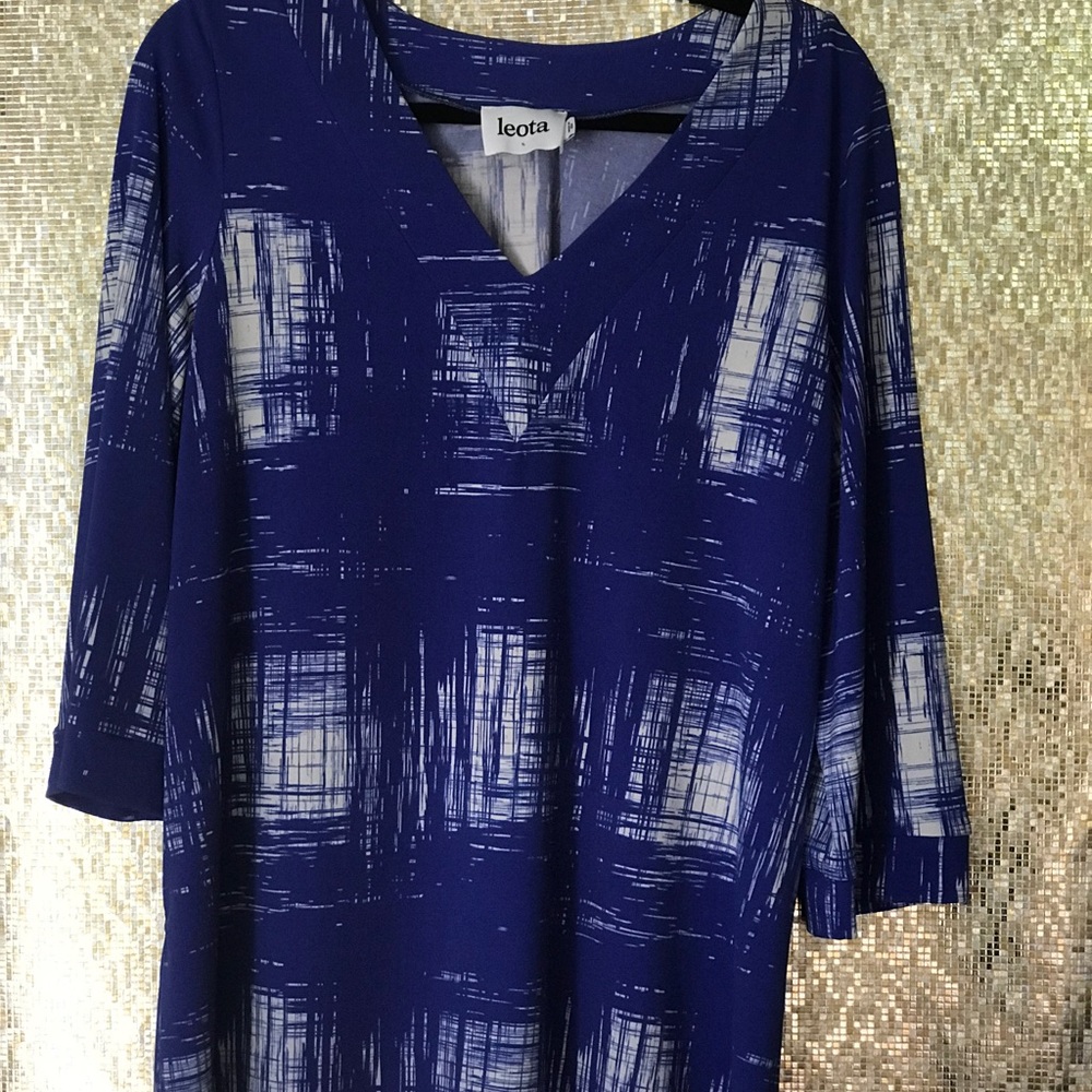 Leota 1X royal blue & white tunic top